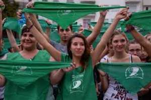 Aborto: realizarán “Pañuelazo” frente al Consulado argentino en Maldonado