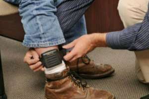 Violencia doméstica: desacató medidas de protección a la víctima y tendrá que usar tobillera