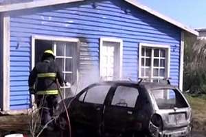 Un niño se encuentra grave tras incendiarse el auto en el que estaba sentado