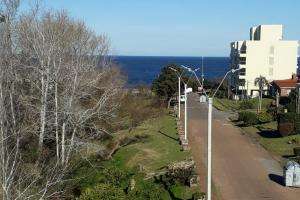 Iluminaron calle Chile