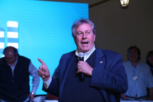 “Mejor país” propuso a Antía como candidato, quien prometió aumentar gasto en políticas sociales