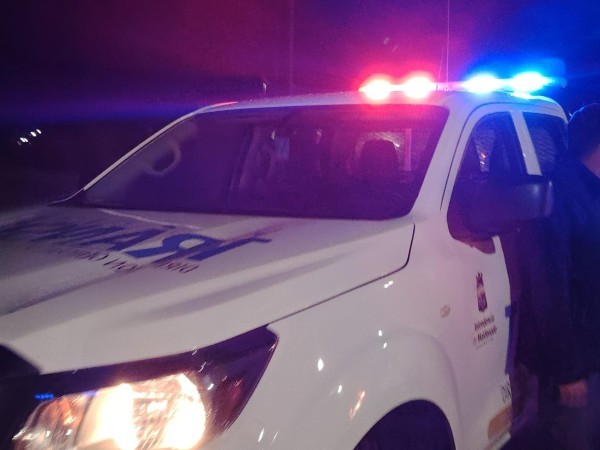 Una joven motociclista fue trasladada a un centro asistencial tras colisionar con un auto