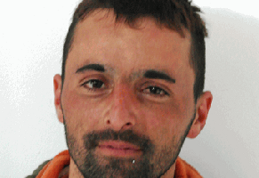 Robó la batería de un camión y quedó grabado por las cámaras de videovigilancia