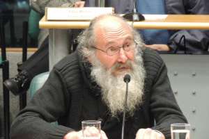 Cuestionan estacionamientos construidos en las paradas 36 y 39 años de la Mansa