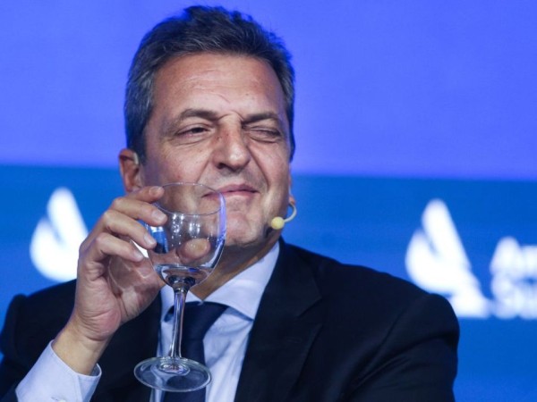 El oficialismo en Argentina sorprende con la candidatura presidencial de Massa-Rossi