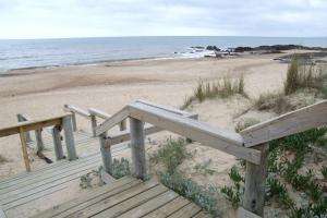 Se colocarán vallas y se repararán estructuras de madera en áreas costeras