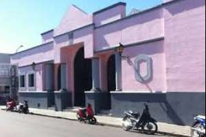 Obra con grupo de Montevideo en teatro a la gorra en Casa de la Cultura