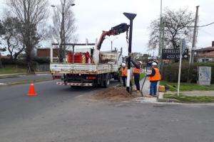 Instalaron semáforos en avenida España y Camino a La Laguna