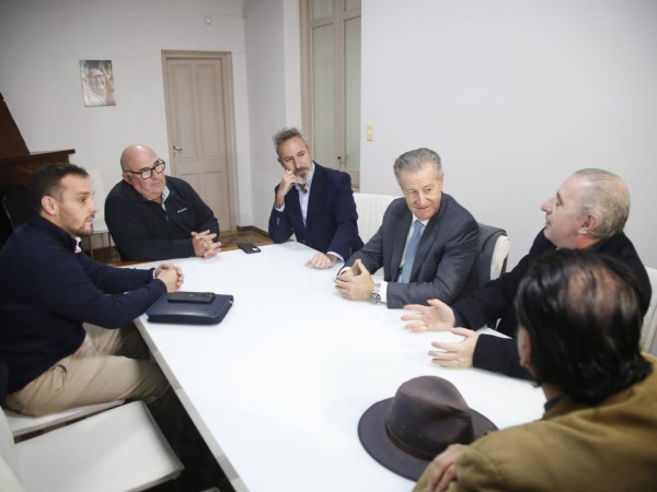 Abella se reunió con el Partido Colorado al que le ofreció integrar también las comisiones de movilidad y ambiente.