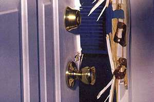 Atraparon a un sujeto que entró a una casa y robó una moto 