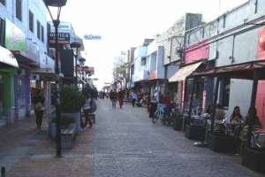 Reclaman medidas “urgentes” para recuperar la peatonal del centro de Maldonado