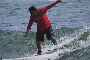 Surfista amputado participará en un torneo Sudamericano en Mar del Plata