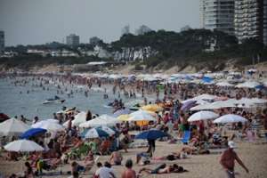 Turismo: caen visitantes en el tercer trimestre y crece salida de uruguayos hacia Argentina 