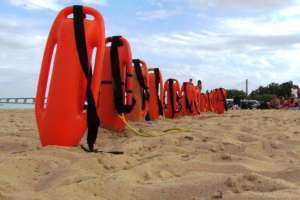 Guardavidas bajaron a las playas: nuevos materiales y 50 puestos activos hasta diciembre