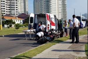 Una mujer resultó herida tras colisionar su moto con un ómnibus interdepartamental