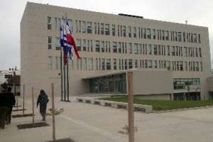 Menor fue capturado cuando robaba la batería de un camión