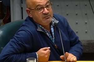 Edil Delacroix se queja por “abuso” contra los turistas en los cambios de los aeropuertos