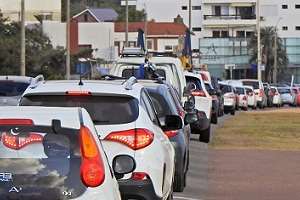 Grandes colas y demoras en estaciones de servicio ante posible desabastecimiento