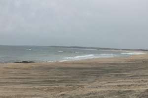 Dinama dice que manchas aparecidas en playa La Juanita no son de hidrocarburos y Liberoff critica a Antía
