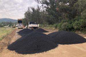 Se cumplen trabajos de bacheo en Solís Grande