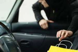 Arresto civil: Lo sorprendieron hurtando en el interior de un auto y ya fue condenado