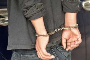 Estaba hurtando en una casa, pero el dueño lo encerró y llamó a la Policía