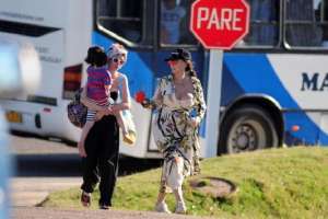 Moria Casán con su hija y nieta descansan en Manantiales