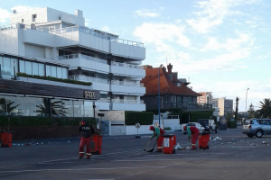 Desde la madrugada se realizaron exitosos operativos de limpieza en Punta del Este y Piriápolis