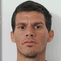 Detuvieron a un hombre cuando intentaba robar en el interior de un auto