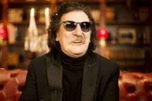 Charly García se encuentra en Punta del Este descansando pero  actuó de onda en un bar de La Juanita y una cervecería de Punta Ballena