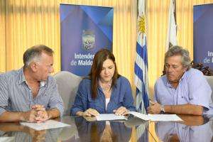Firmaron convenio de colaboración técnica para la realización del plan local de Piriápolis