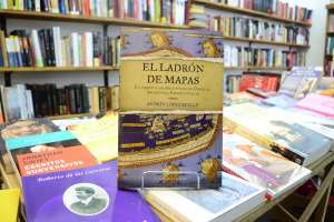 López Reilly presenta “El ladrón de mapas” en Punta del Este, que ya va por su segunda edición