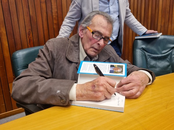 El escribano José Luis Rapetti presentó su libro “Tierras Públicas y otros temas de interés departamental”