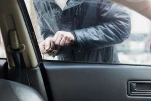 Provocó daños en un vehículo en San Carlos y le aplicaron medidas cautelares