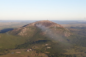 Incendio en el Cerro Pan de Azúcar quedó prácticamente extinguido pero se sigue trabajando