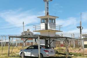 120 efectivos, repartidos en tres turnos, atienden a unos 700 reclusos en Las Rosas