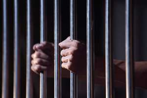 Detuvieron y condenaron a un hombre que robó y causó daños en un bar