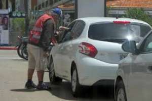 8 cuidacoches fueron denunciados por la IDM por desacato
