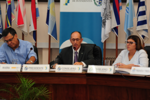 Intendencias evalúan reducir la tasa de alumbrado público a quienes salen de la informalidad