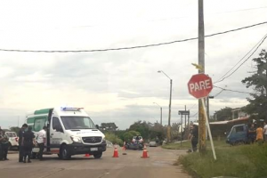 Choque en Piriápolis: una motociclista sufrió varias lesiones y fue derivada al CTI