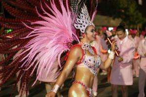 Maldonado celebra el carnaval 2019 con su desfile oficial por Acuña de Figueroa 