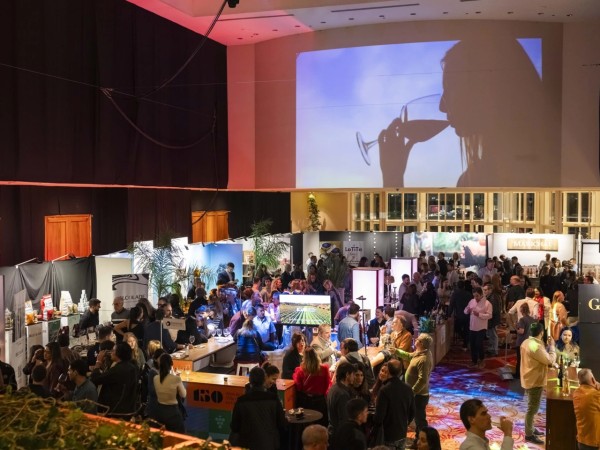 Más de 40 bodegas locales se reúnen en el Salón del Vino Uruguayo