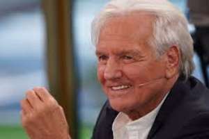 Se agrava estado de salud del cantante Sergio Denis