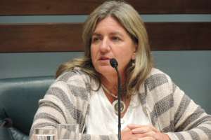 Reclaman que el Estado “acompañe” a las madres adolescentes para que no dejen de estudiar