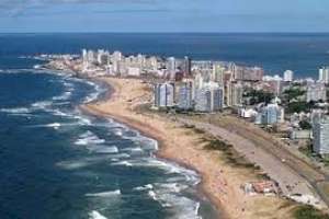 Turismo: Arrieta presentó un proyecto para regular inmobiliarias y crear registro de viviendas