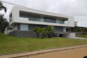 La casa del "Pato Celeste" en Punta Colorada se remató en 405.000 dólares