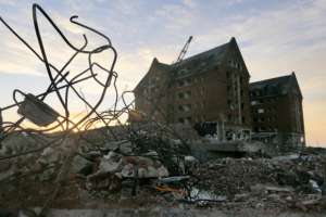 Adiós a un edificio histórico: comenzó la demolición del Hotel San Rafael