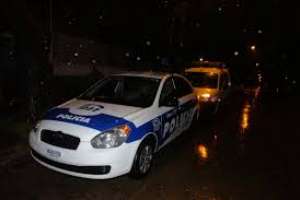 La policía investiga un copamiento con presunto secuestro en balneario Buenos Aires; se llevaron una caja fuerte y un Mercedes Benz
