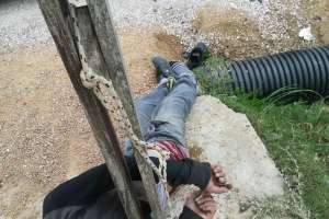 Arresto civil de rapiñero en La Capuera; lo ataron y llamaron a la policía que lo recogió