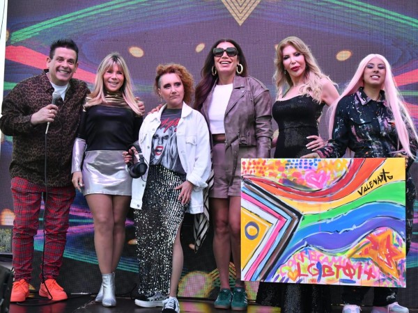 Florencia de la V fue madrina de la primera Correcaminata LGBTQ+; mirá las fotos de su participación